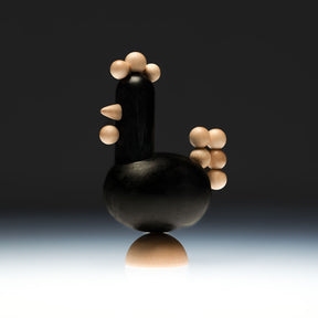 Kukko-veistos, 13,5 cm, lakattu puu ja musta