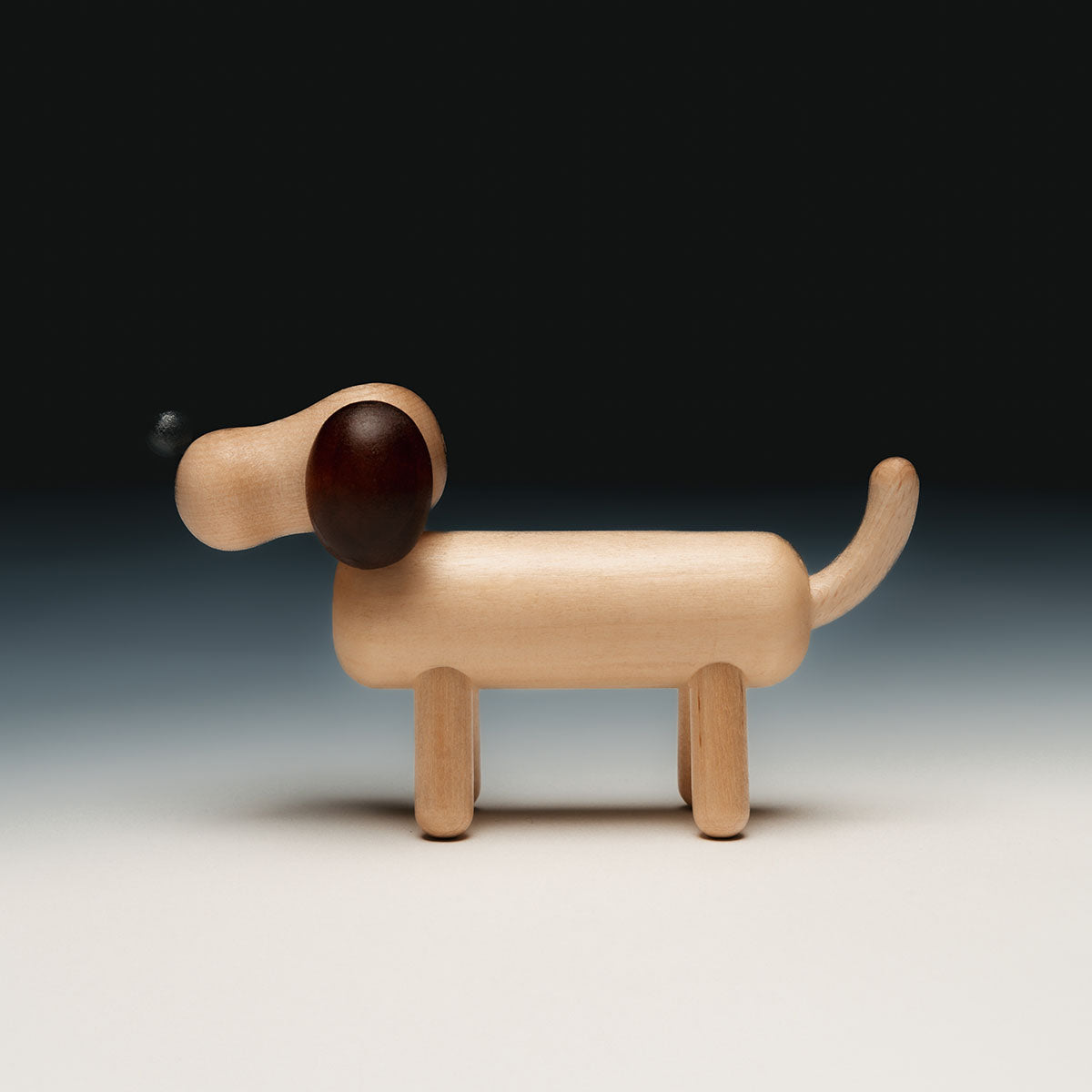 Koira-veistos, 7,5 cm, lakattu puu ja musta