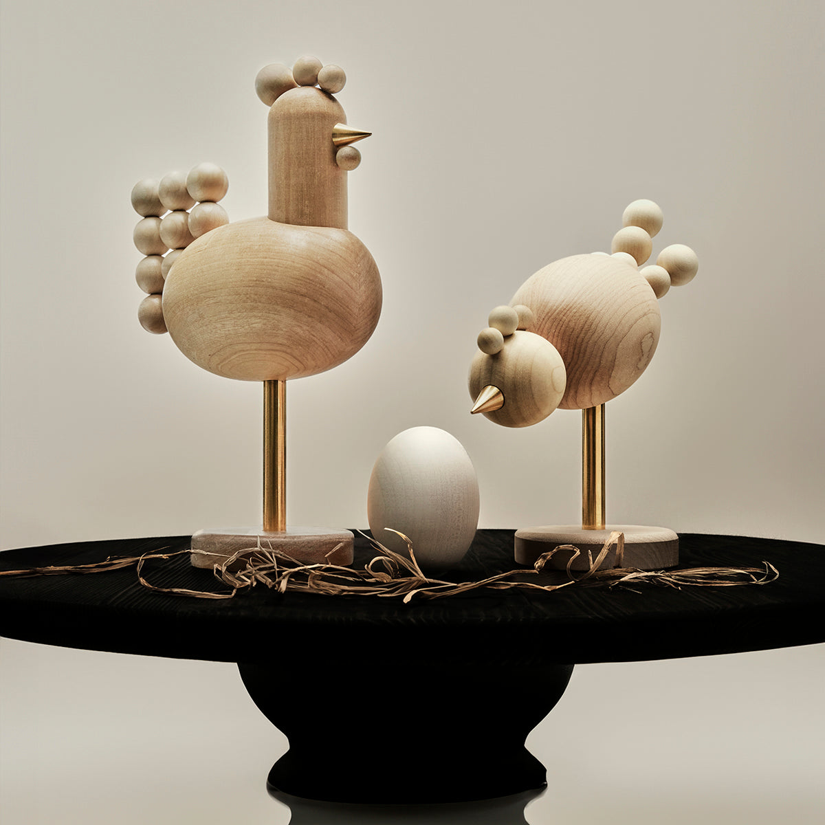 Kukko-veistos, 25,5 cm, lakattu puu