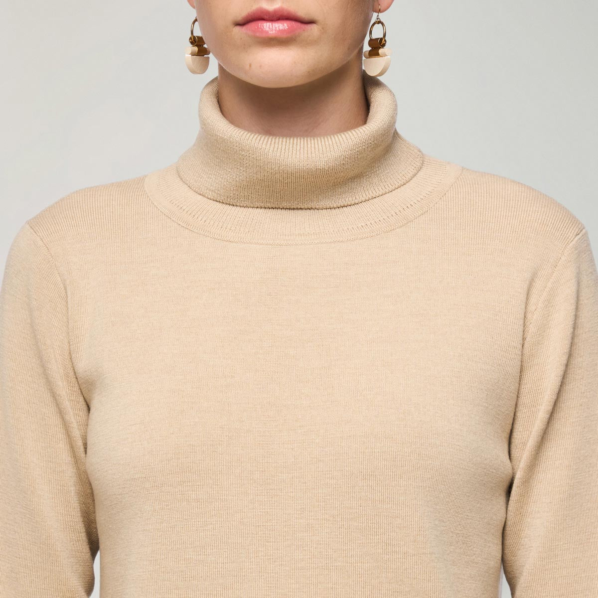 Nomi-pooloneule, beige
