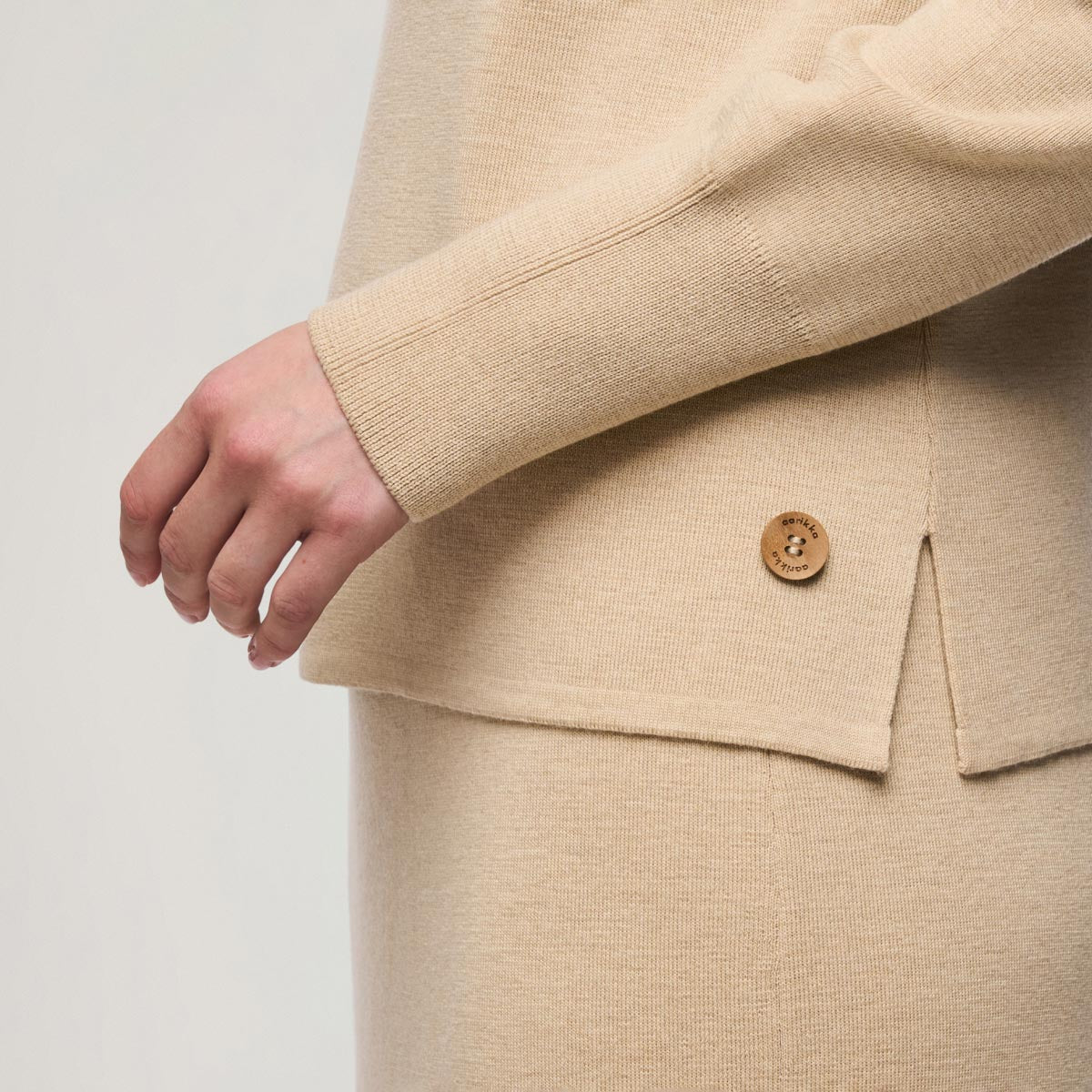 Nomi-pooloneule, beige