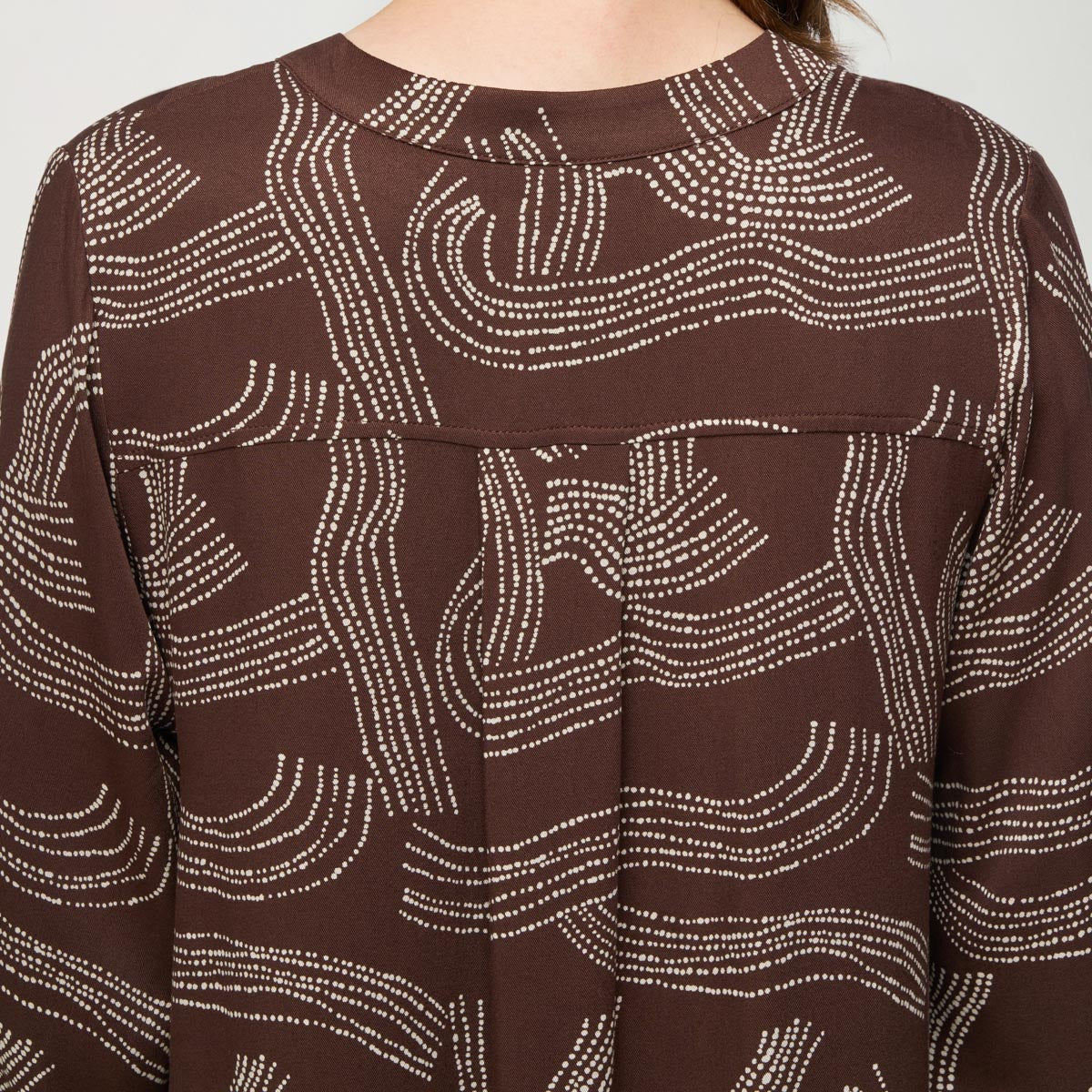 Nadja-mekko, Kaskadi, ruskea