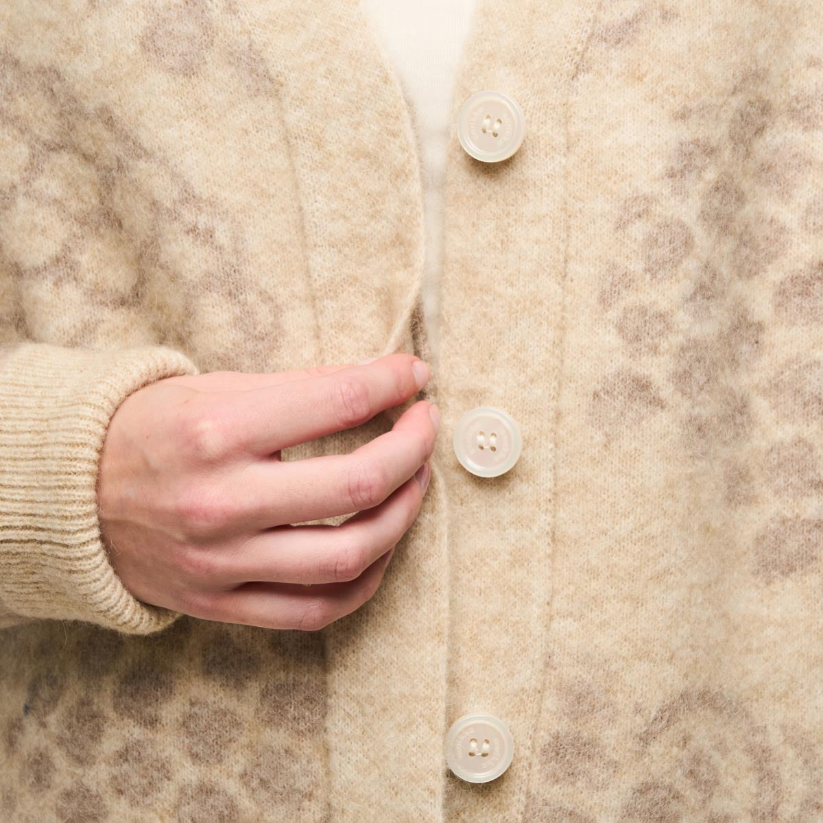 Ellis-neuletakki, Pässi, beige